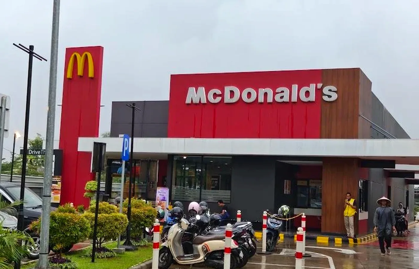 Eksterior McDonald's Juanda Bekasi Timur di Jl. Ir. H. Juanda No. 22